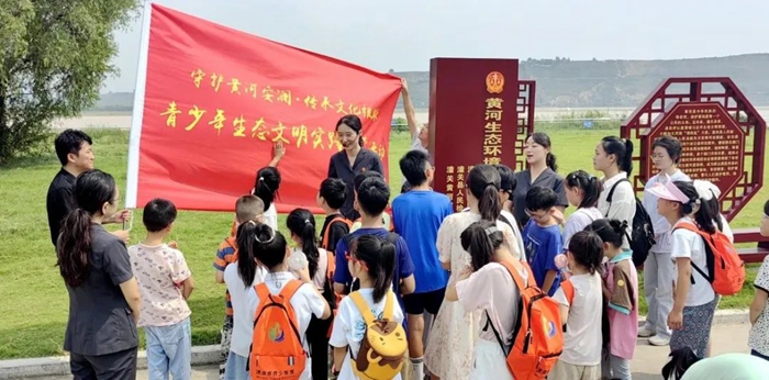 30余名中小學生探訪潼關法院黃河生態環境司法修復保護基地。