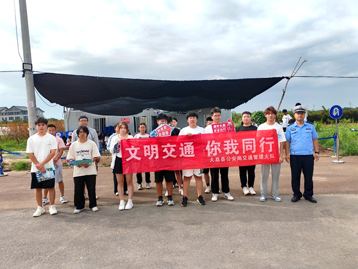 大荔公安交警進駕校常態化開展交通安全宣傳。