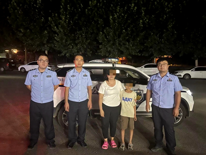 少年賭氣離家，華陰民警尋回解心結。
