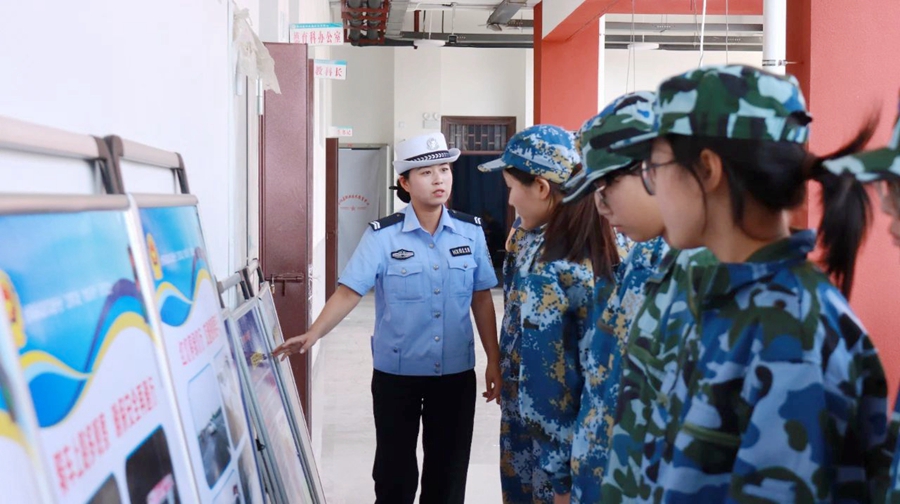 合陽縣公安局交警大隊走進縣職業技術教育中心開展交通安全宣傳進校園活動。
