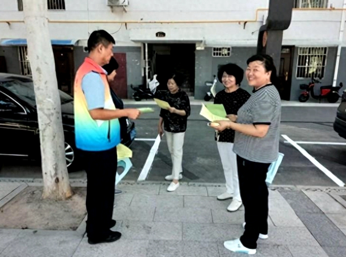 澄城公安聯(lián)合社區(qū)開展移風易俗宣傳活動。