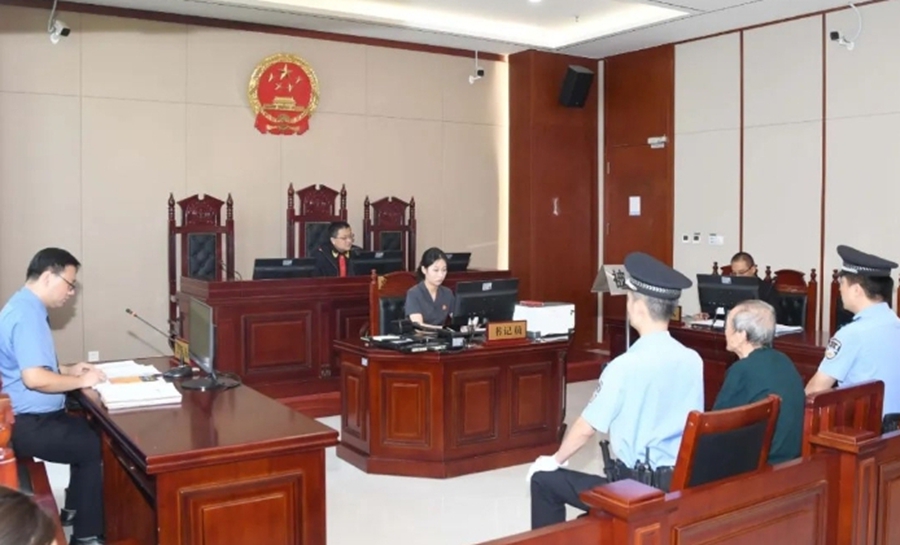 華陰法院公開審理一起拒不執行判決案件。