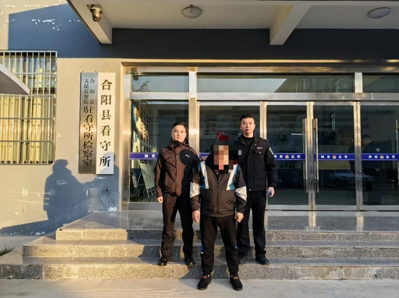 一人涉嫌詐騙逃犯被合陽警方抓獲。