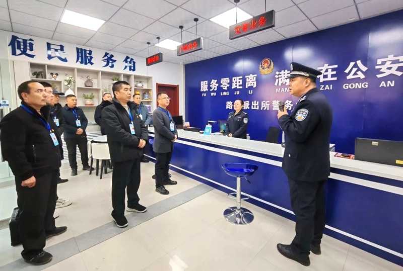 合陽(yáng)公安路井派出所開(kāi)展“警營(yíng)開(kāi)放日”活動(dòng)。