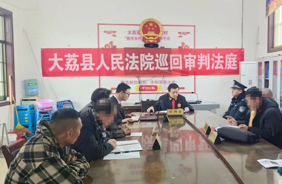 大荔法院朝邑法庭通過巡回法庭的方式開庭審理一起提供勞務者受害責任糾紛案件。