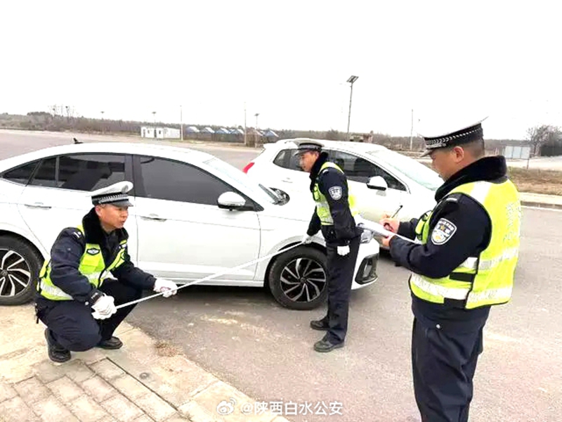 白水公安交警開展交通事故現場勘查處置大練兵活動。