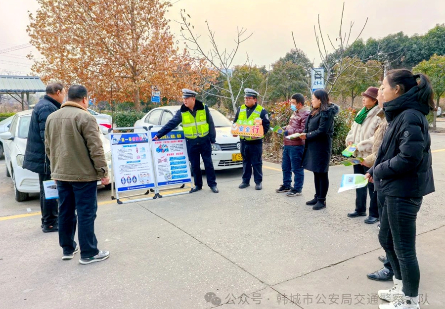 韓城公安交警走進駕校開展冬季交通安全宣傳活動.