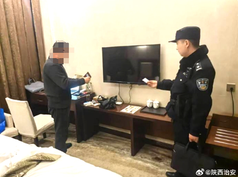 韓城西莊所民輔警深入轄區(qū)開展九小場所安全檢查。