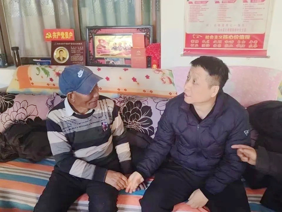 白水法院深入鄉(xiāng)村振興定點幫扶村開展春節(jié)前走訪慰問活動.