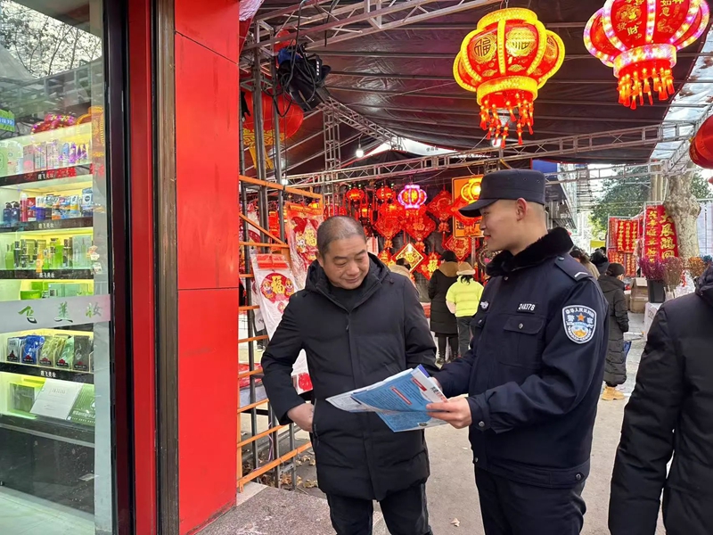 華州公安開展防范經濟犯罪宣傳活動。
