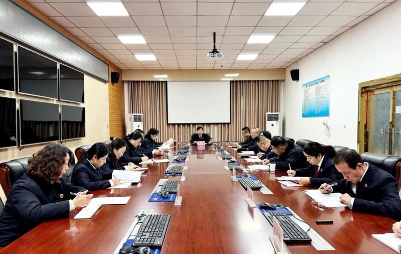 合陽檢察院傳達學習全市檢察長會議暨黨風廉政建設工作會議精神。