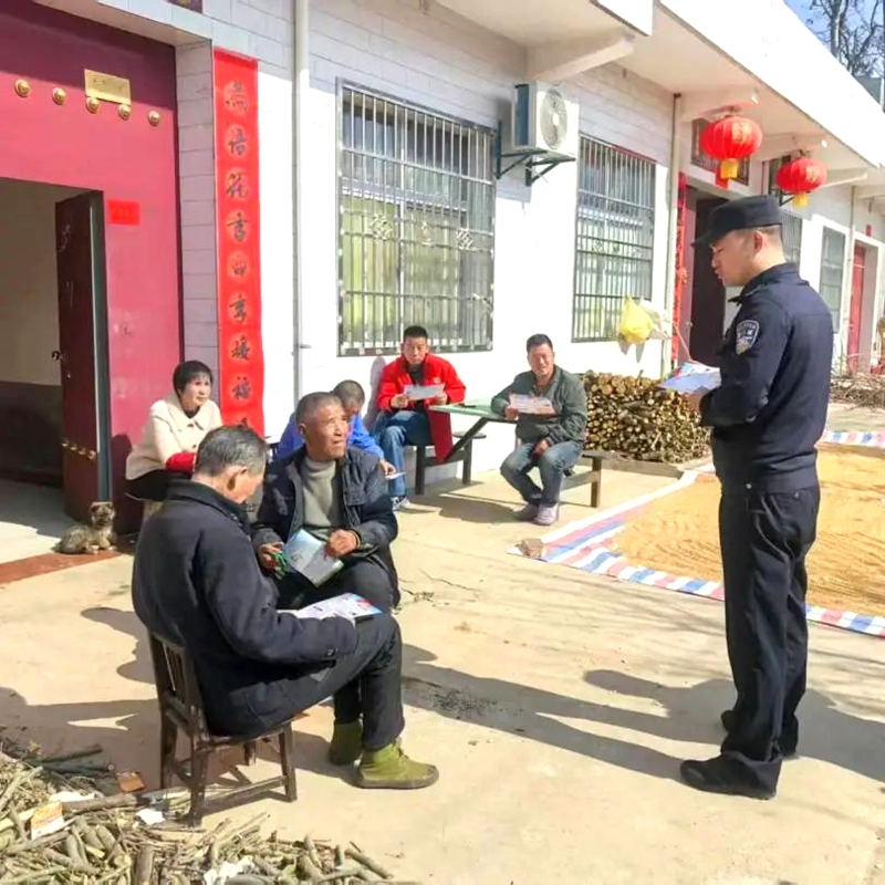 華州公安大明派出所開展安全宣傳活動(dòng)。