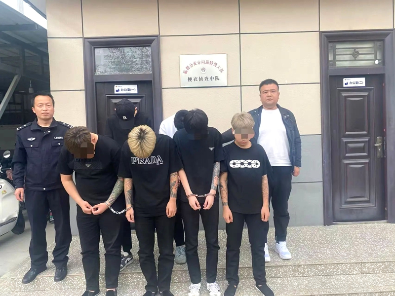 臨渭公安分局巡特警大隊(duì)成功破獲系列砸車玻璃盜竊案。