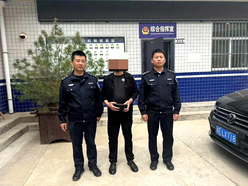 華陰公安民警幫助群眾找回遺失萬元現金。