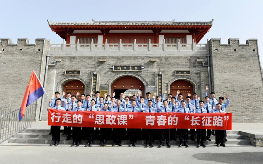 渭南市公安局開展“青春路·廉同行”青年理論學習小組踐學活動。