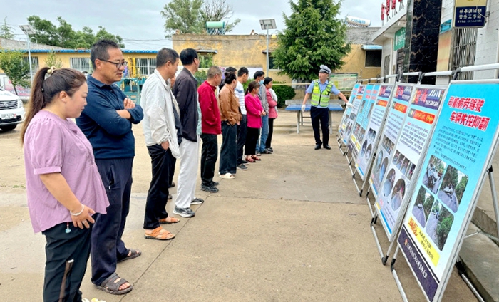 白水公安交警開展“千村宣教‘村干部’大勸導”全市聯動活動.