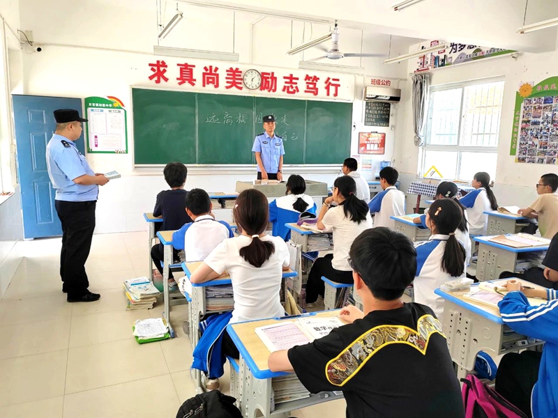 白水公安史官派出所開展防霸凌法治宣傳活動。