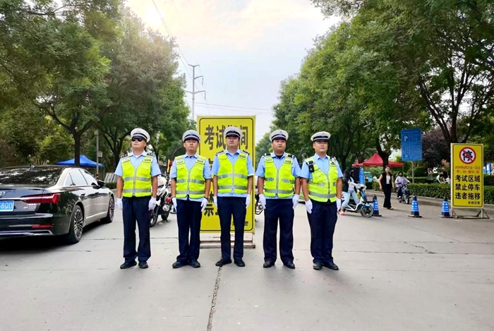 華陰交警全力為中考學子保駕護航。