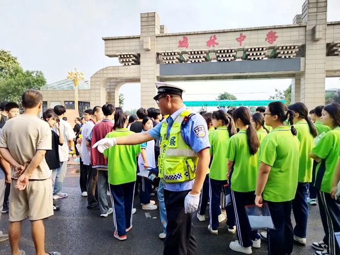 全力以赴為廣大考生和群眾提供優質的服務。
