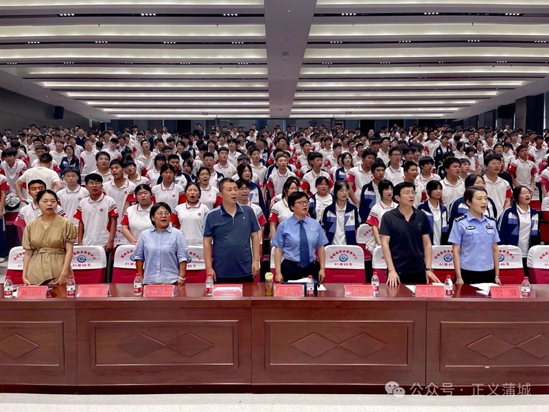 蒲城縣人民檢察院聯(lián)合多部門開展禁毒宣傳活動。