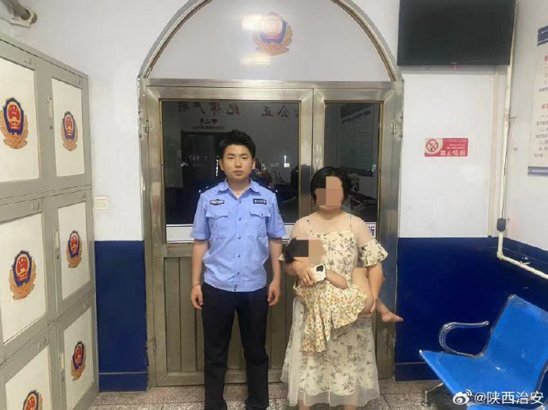 萌娃街頭走失，韓城民警暖心幫助尋家人。