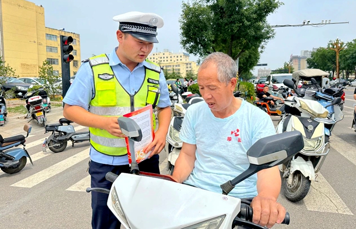 白水交警中考期間全方位、多維度開展交通安全宣傳活動。