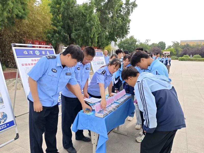 臨渭公安分局舉辦“6·26國(guó)際禁毒日”集中宣傳活動(dòng)。