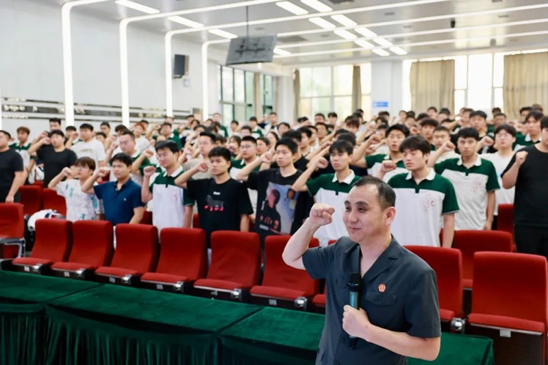 渭南中院走進陜鐵院開展普法活動。