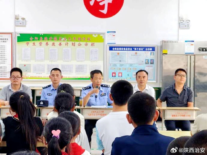 合陽公安進校園開展法治、暑期安全宣傳活動。