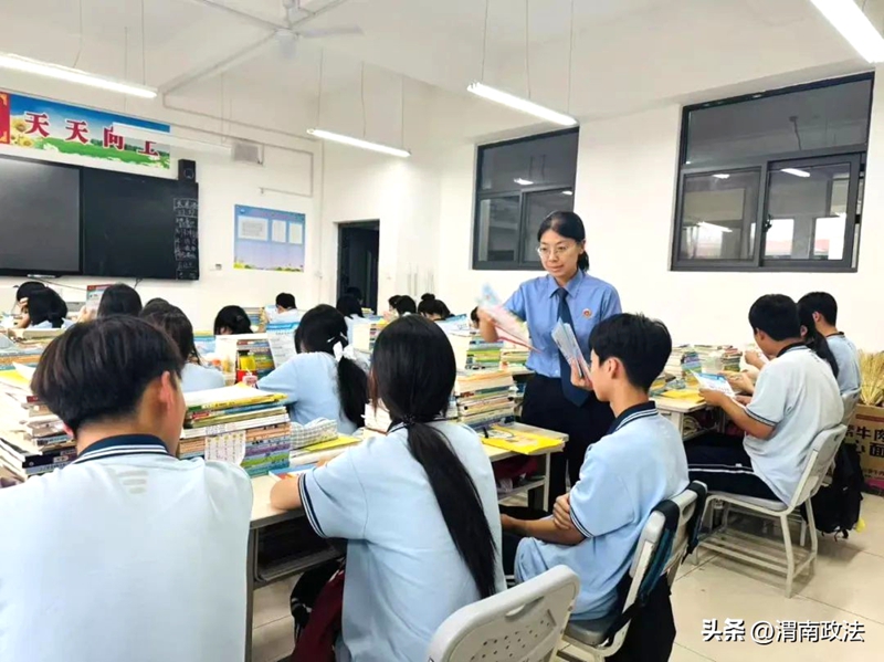 大荔檢察持續開展《中華人民共和國反有組織犯罪法》宣傳活動。