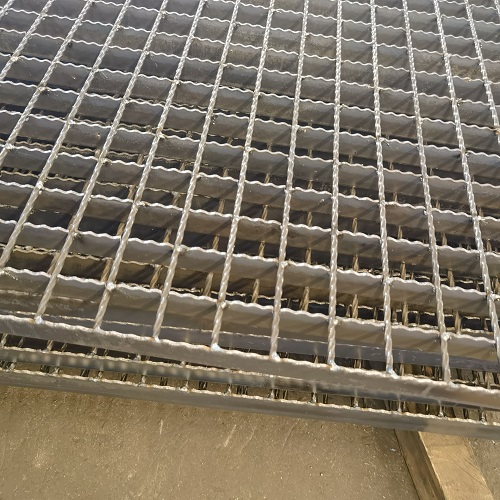 齒型平臺(tái)鋼格板的承載能力與安全性