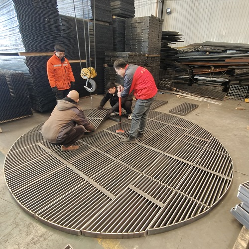 平臺(tái)鋼格板：保障大型工程承載需求的堅(jiān)實(shí)之選