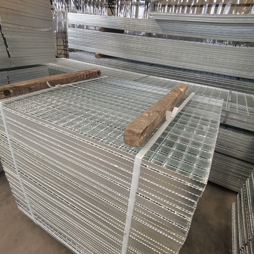 如何辨別劣質(zhì)鋼格板？看這4個(gè)細(xì)節(jié)，避免安全隱患