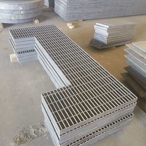 客戶案例：某工廠因貪便宜買劣質(zhì)鋼格板，損失超百萬(wàn)！