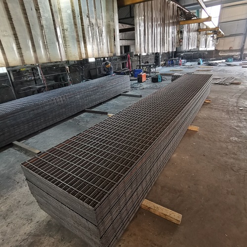 客戶案例：某工廠因貪便宜買劣質(zhì)鋼格板，損失超百萬(wàn)！