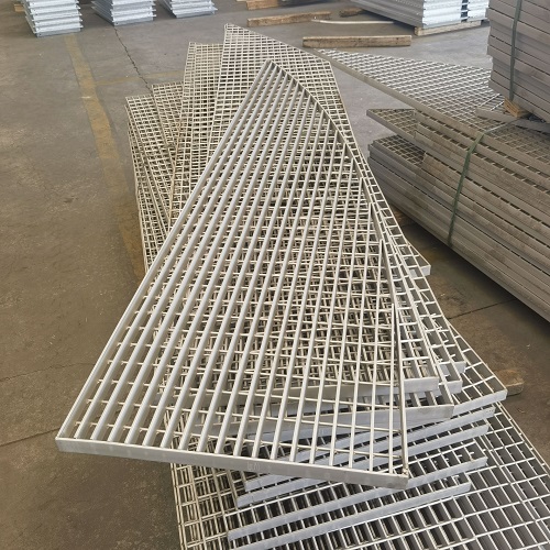 石化行業(yè)鋼格板防火方案：阻燃涂層如何選擇？