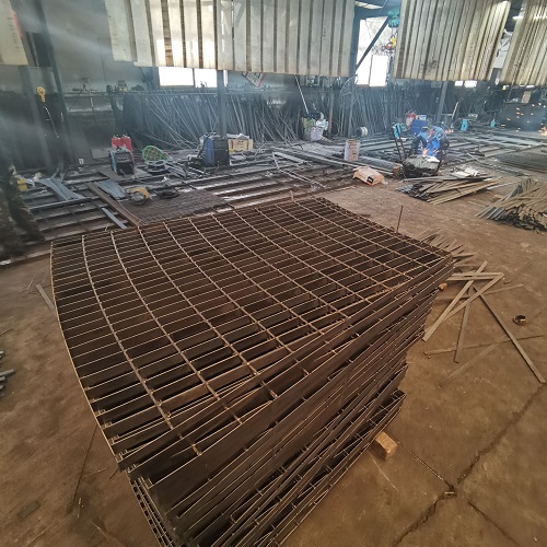 石化行業(yè)鋼格板防火方案：阻燃涂層如何選擇？