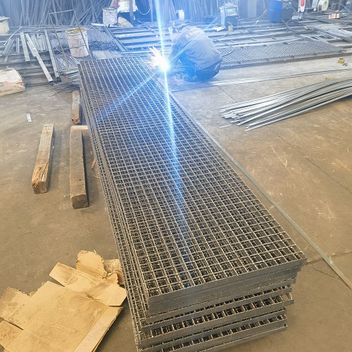 鋼格板采購(gòu)避坑指南：這5個(gè)參數(shù)不懂，小心被坑！