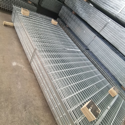 鋼格柵材質(zhì)怎么挑？一文讀懂碳鋼、不銹鋼的優(yōu)劣勢