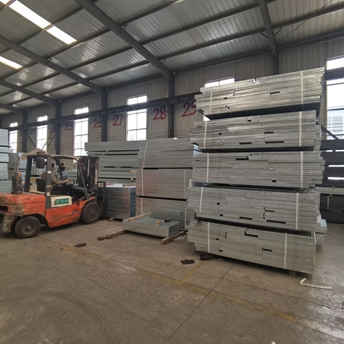 鋼格柵采購成本控制：?jiǎn)蝺r(jià)、運(yùn)輸、安裝省錢妙招