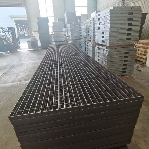 鋼格柵材質(zhì)怎么挑？碳鋼、不銹鋼優(yōu)劣勢深度解析