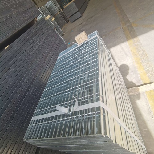 鋼格柵材質(zhì)怎么挑？碳鋼、不銹鋼優(yōu)劣勢深度解析