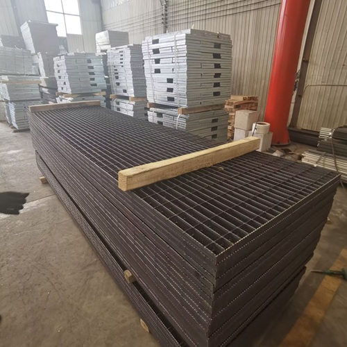 線上線下買(mǎi)鋼格柵有啥區(qū)別？看完再下單不后悔